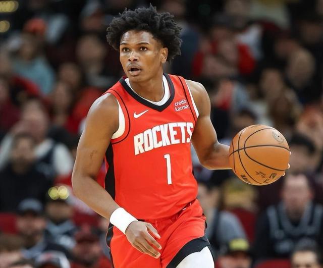 开云在线-火箭又一新星崛起！11连胜阿门场均15+9变篮板怪兽