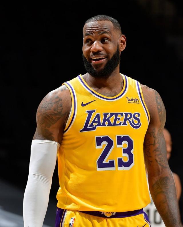 开云下载-新赛季首期MVP榜：詹皇东契奇领跑 库里进前五